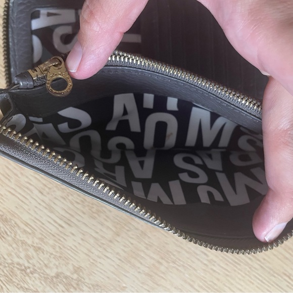 CLOSET CLEANOUT 👋 Marc by Marc Jacobs gold plated taupe wrap zipper wallet - Picture 8 of 11